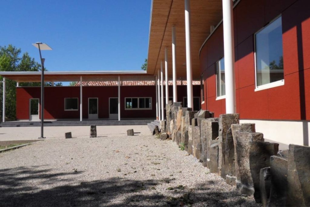 Restauration et extension avec ossature métallique du centre touristique Saint Jean le Centenier