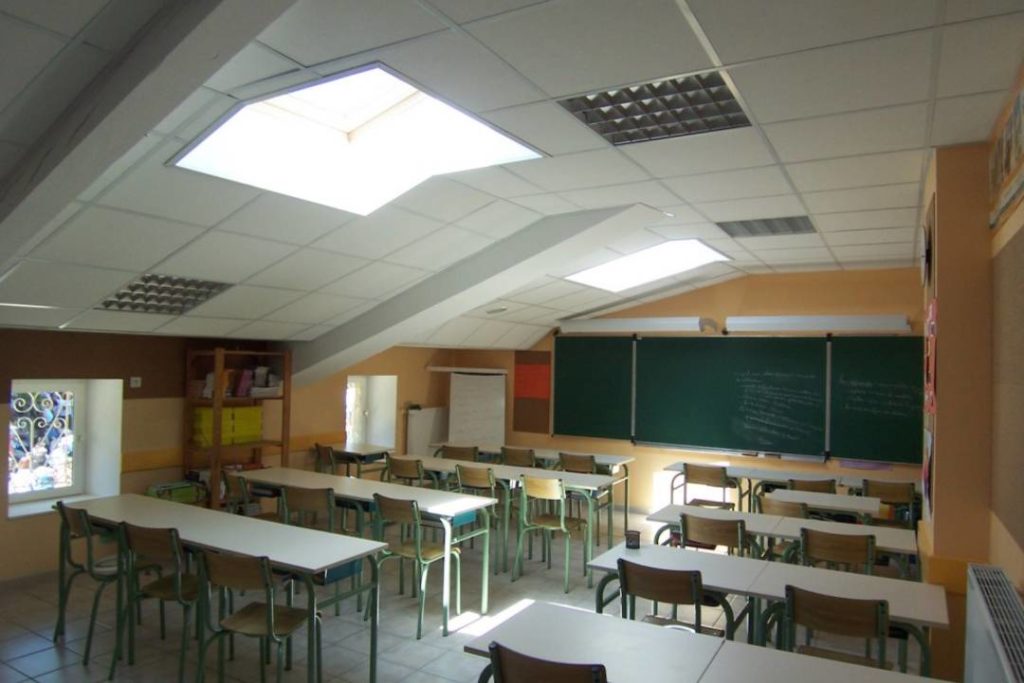 Restructuration de l'école privée d'étoile et restauration de la maternelle. Gestion de projet par AFD Architecture pour permettre la rentrée scolaire.