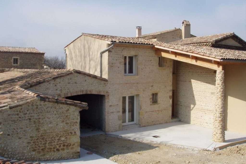 Reconstruction et rénovation d'une maison d'habitation - AFD Architecte