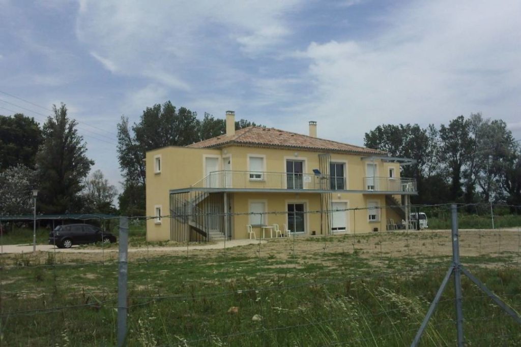 Construction de logements agricoles avec ossature métallique - AFD Architecte