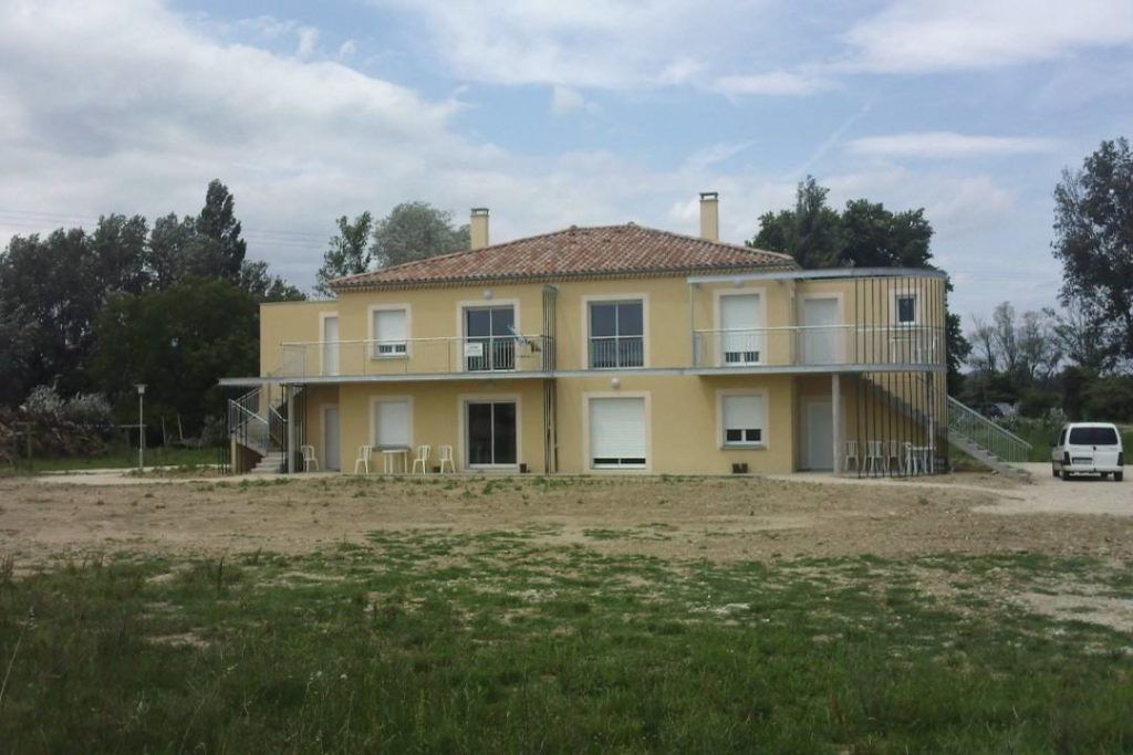 Construction de logements agricoles avec ossature métallique - AFD Architecte