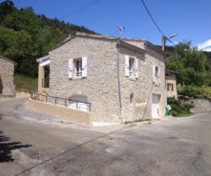 Réhabilitation d'une maison de village par AFD Architecte